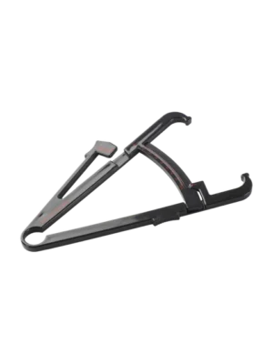 Kūno riebalų matuoklis – juodas kaliperis su skale, skirtas poodinių riebalų matavimui